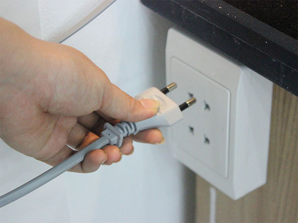 Rút phích điện khi không dùng đến