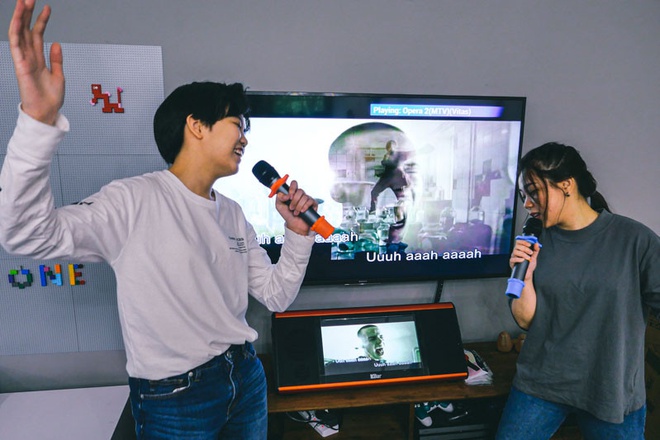 Cách kết nối micro không dây với tivi LG