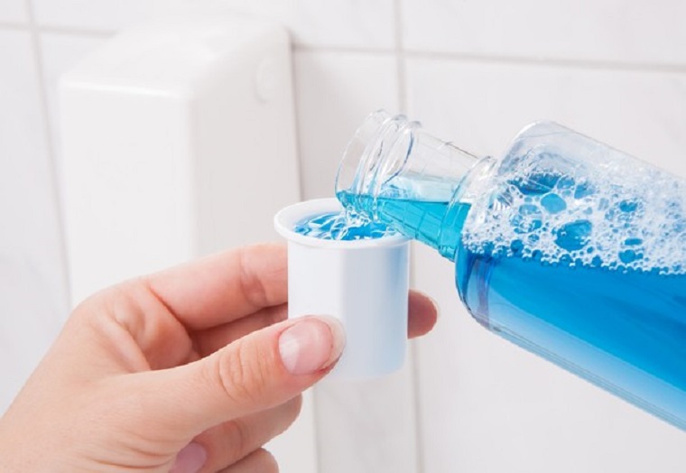 Cách tẩy vết dầu mỡ trên quần áo