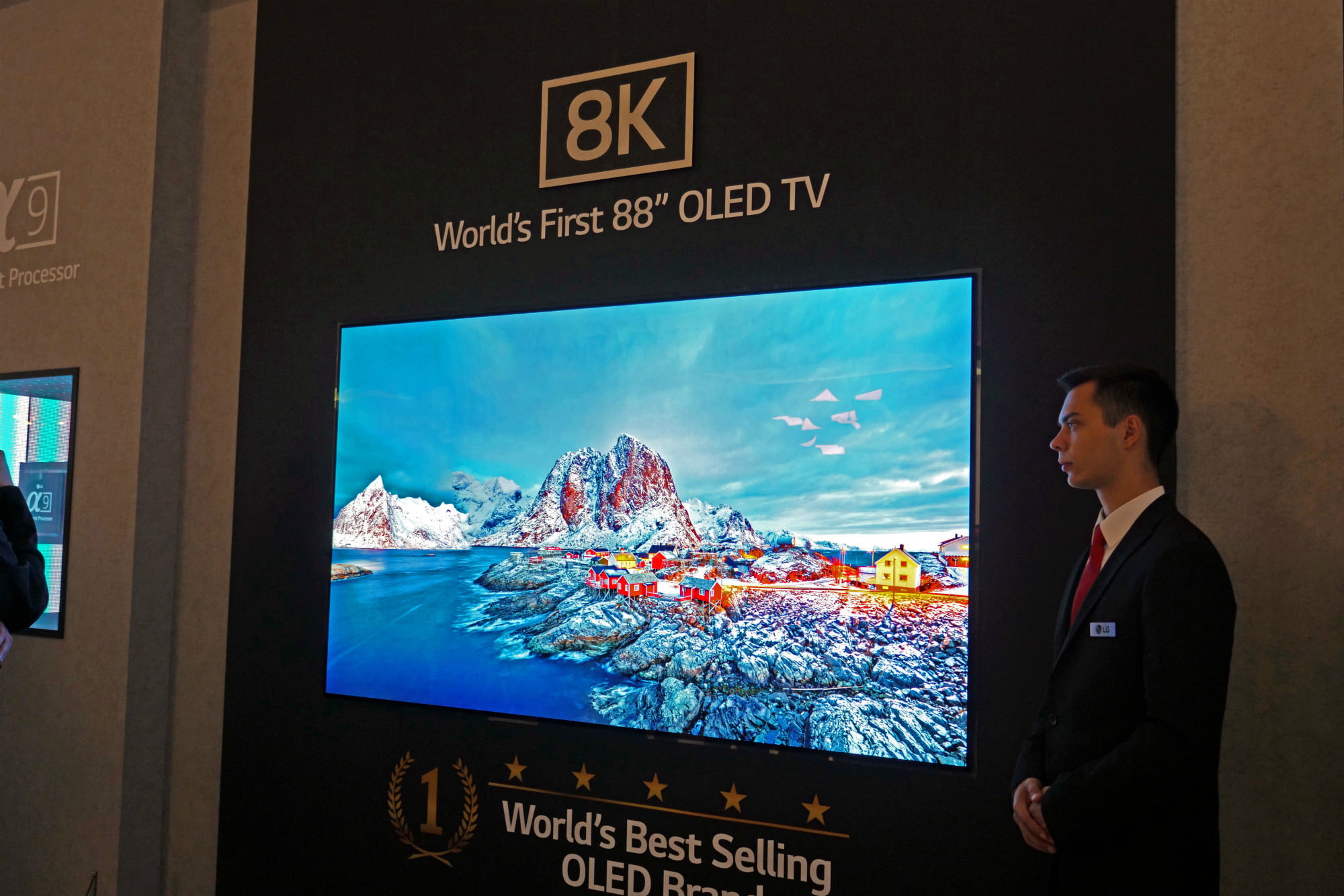 Chiêm Ngưỡng Hình Ảnh Tuyệt Đẹp Của Chiếc TV LG 8K Đầu Tiên